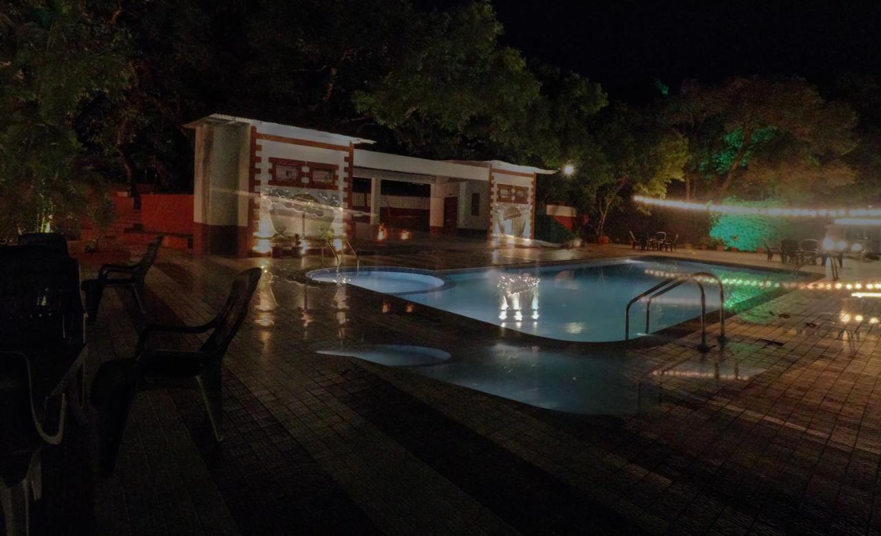Citrus Chambers Mahabaleshwar Hotel Buitenkant foto